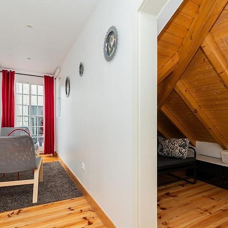 Attic Apartment With Balcony In Bairro Alto Lisabona Exterior foto