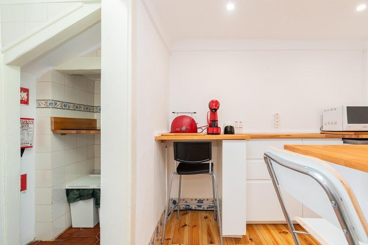 Attic Apartment With Balcony In Bairro Alto Lisabona Exterior foto