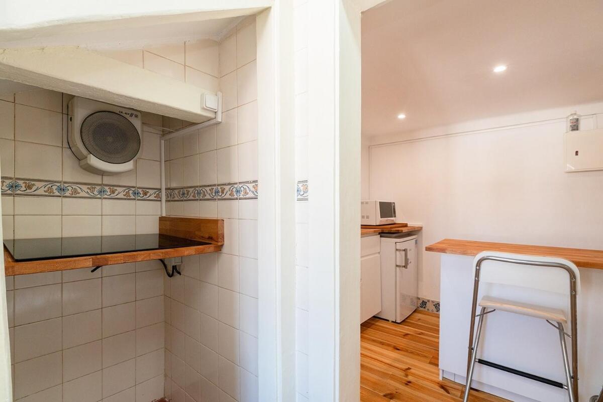 Attic Apartment With Balcony In Bairro Alto Lisabona Exterior foto