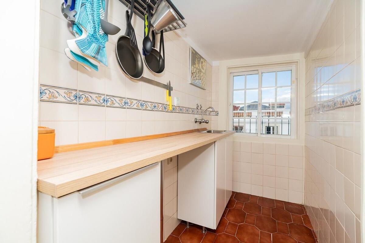 Attic Apartment With Balcony In Bairro Alto Lisabona Exterior foto