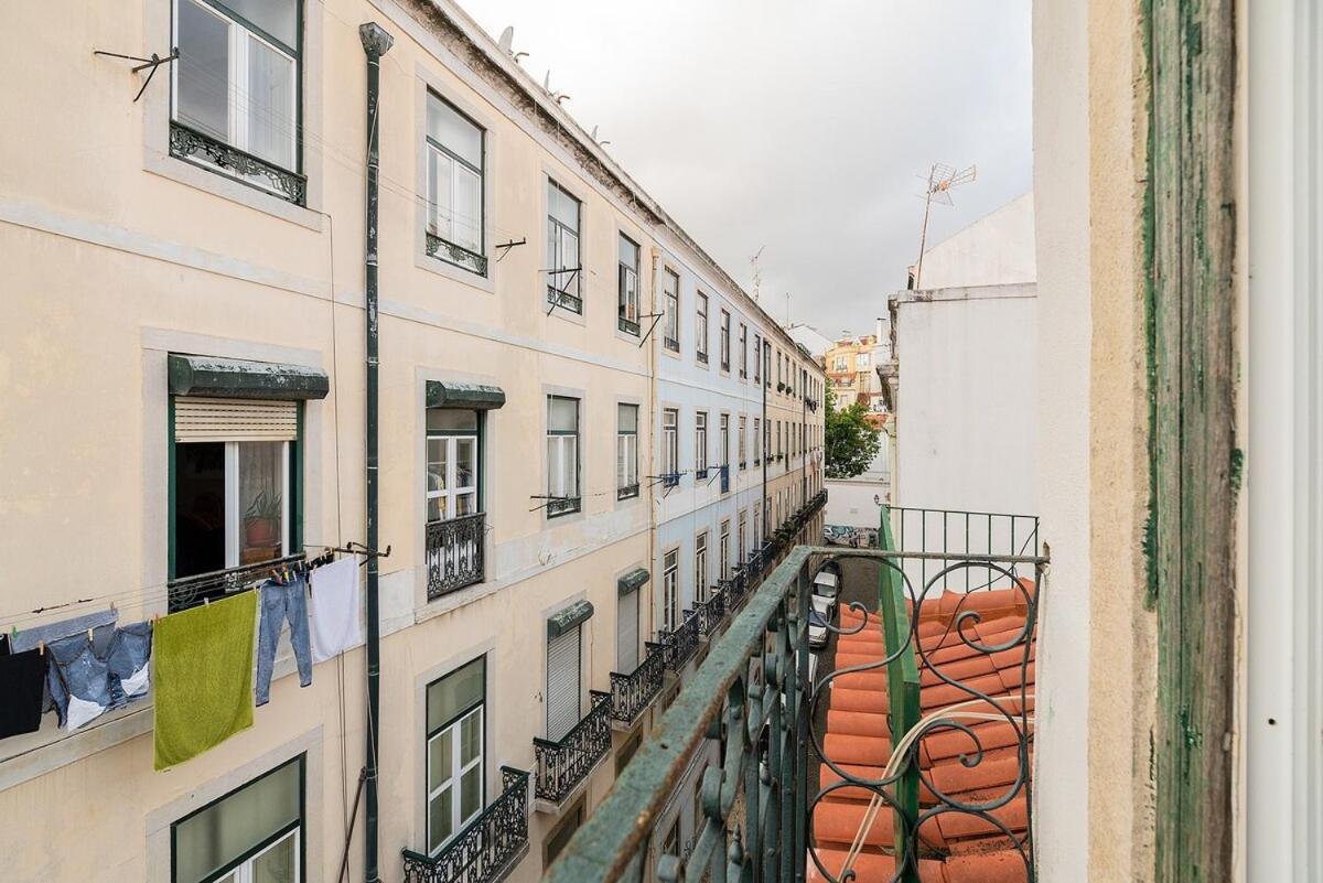 Attic Apartment With Balcony In Bairro Alto Lisabona Exterior foto