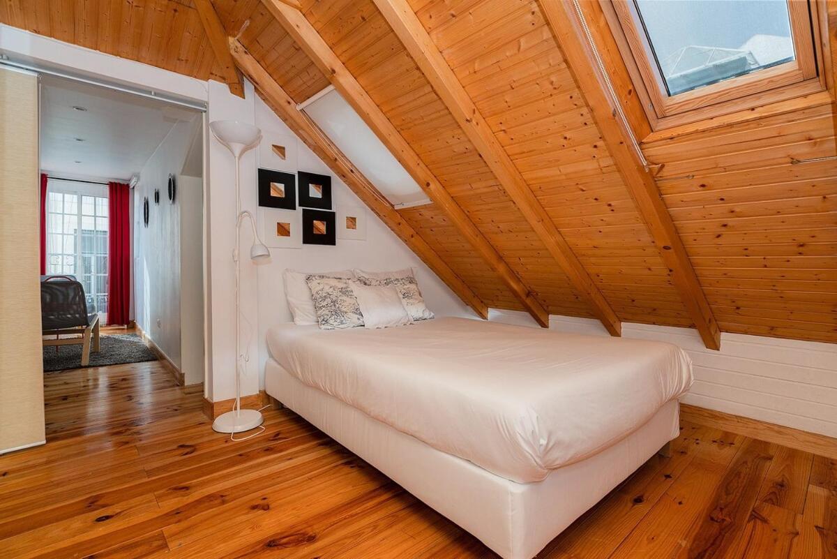 Attic Apartment With Balcony In Bairro Alto Lisabona Exterior foto