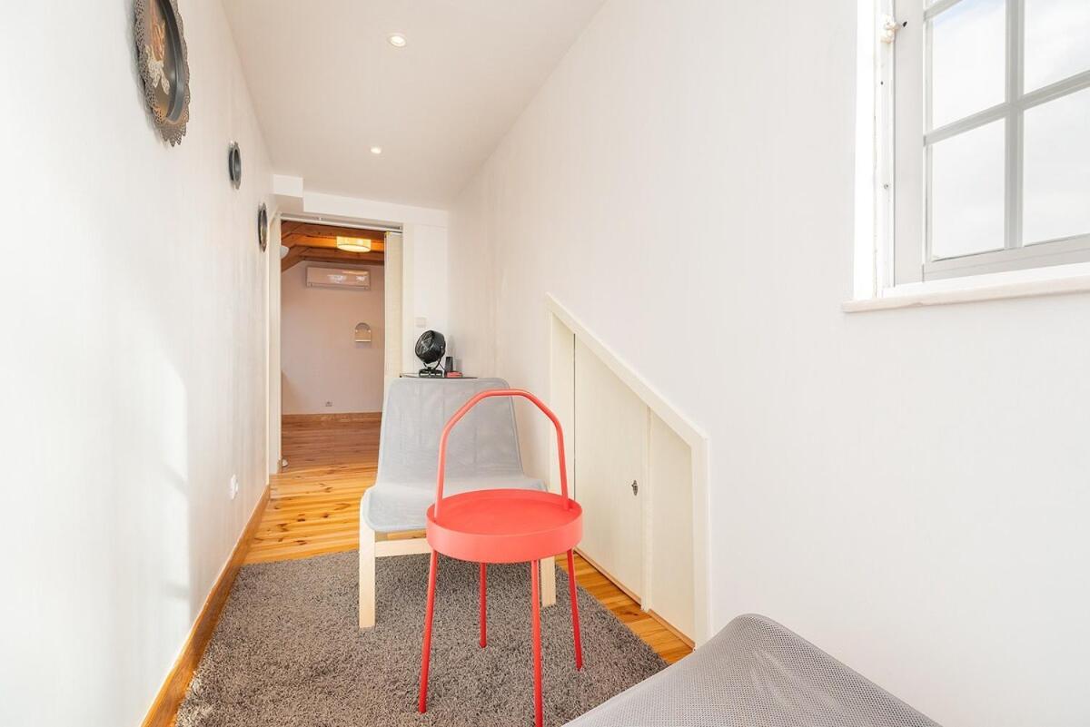 Attic Apartment With Balcony In Bairro Alto Lisabona Exterior foto