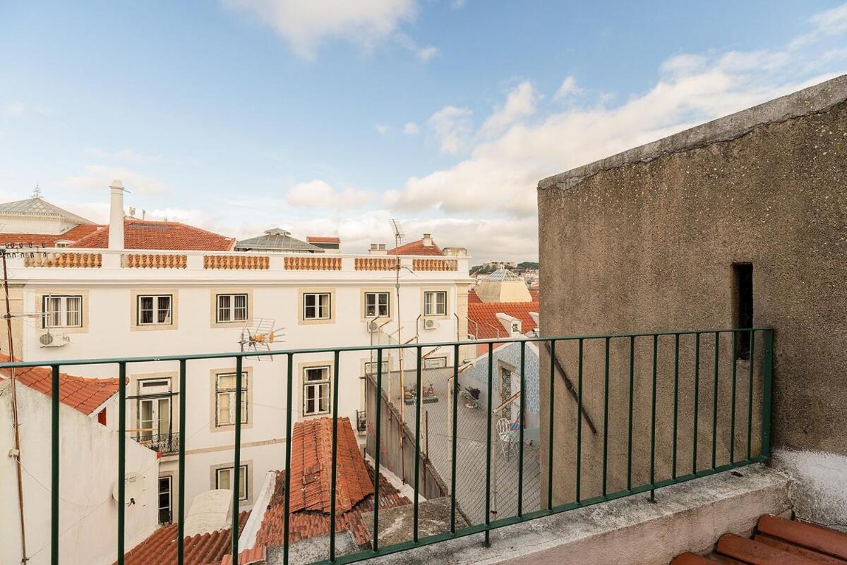 Attic Apartment With Balcony In Bairro Alto Lisabona Exterior foto